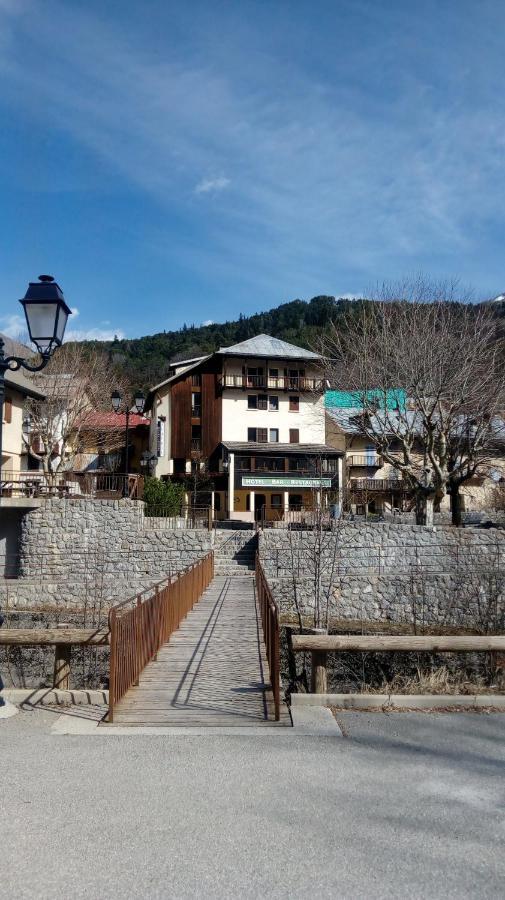 Auberge Roche Grande Entraunes Exteriör bild
